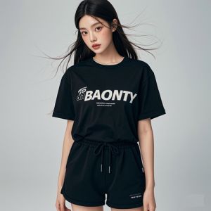 黑色T恤多场景穿搭指南：经典单品灵活搭配技巧-美派服饰网