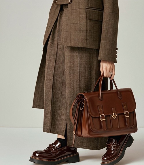 英伦风小皮鞋搭配技巧：3种风格轻松驾驭不同场合-美派服饰网(图2)