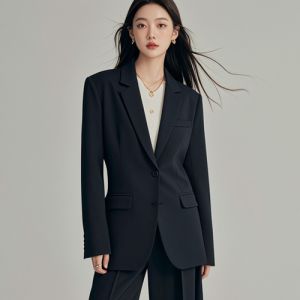 无内衣西服穿搭新思路 舒适与个性的双重魅力-美派服饰网