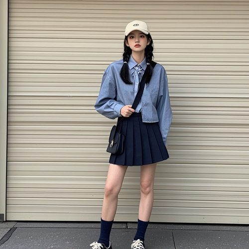 板鞋穿搭新思路：牛仔裤运动装甜酷风格全解析-美派服饰网(图2)