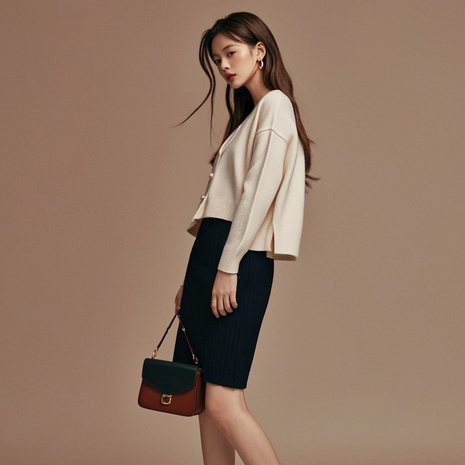 包臀裙上衣搭配技巧 突出腰部曲线显身材-美派服饰网(图4)