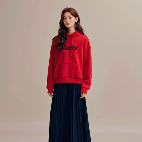 纯色卫衣多场景搭配技巧 休闲时尚百变造型-美派服饰网(图2)