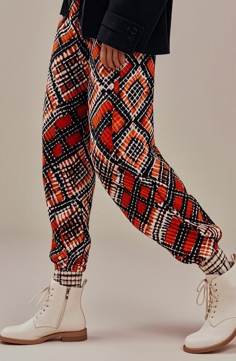 白色短靴搭配指南春夏秋冬全场景应用-美派服饰网(图6)