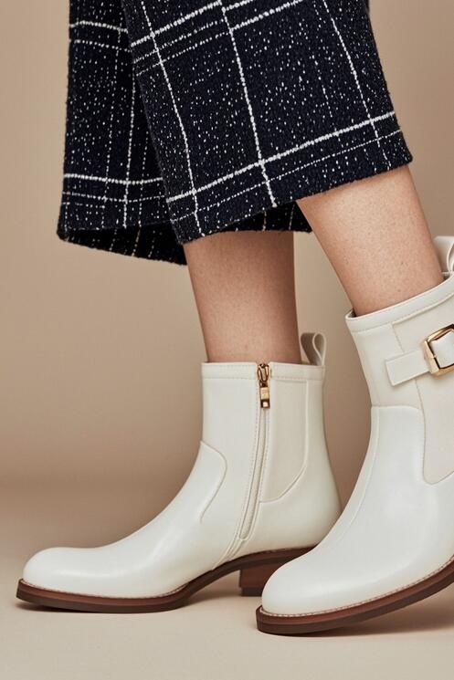 白色短靴搭配指南春夏秋冬全场景应用-美派服饰网(图5)