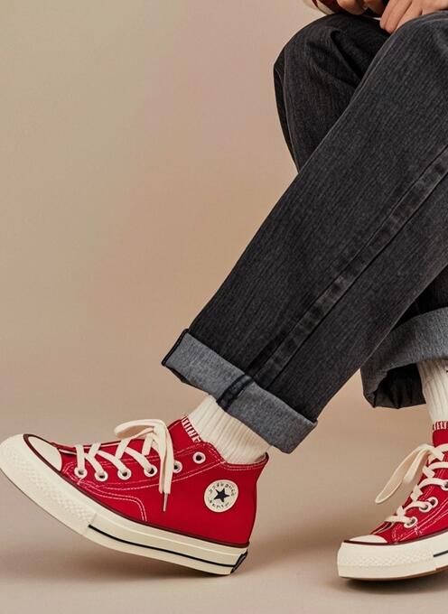 红色帆布鞋搭配指南：5种经典风格打造个性穿搭-美派服饰网(图4)