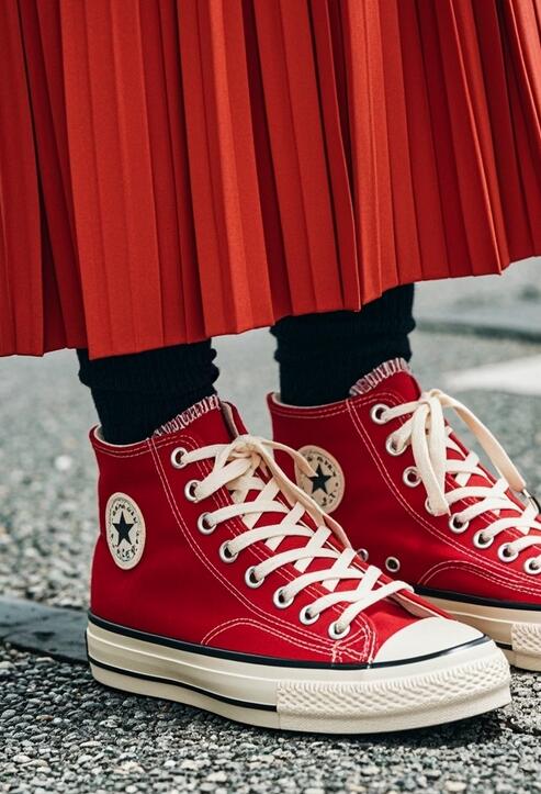 红色帆布鞋搭配指南：5种经典风格打造个性穿搭-美派服饰网(图2)
