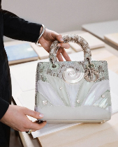 Dior Lady Art#10 艺术家限量系列展亮相上海-美派服饰网(图5)