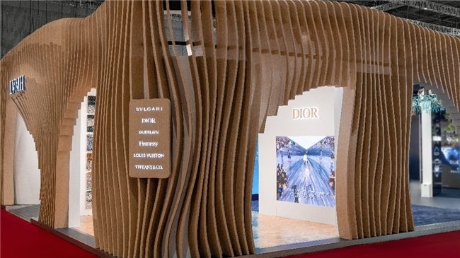 迪奥诠释可持续理念与艺术创新融合-美派服饰网(图1)