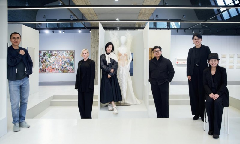 浮粒空镜：重塑时尚研究的跨文化学术对话空间-美派服饰网(图11)