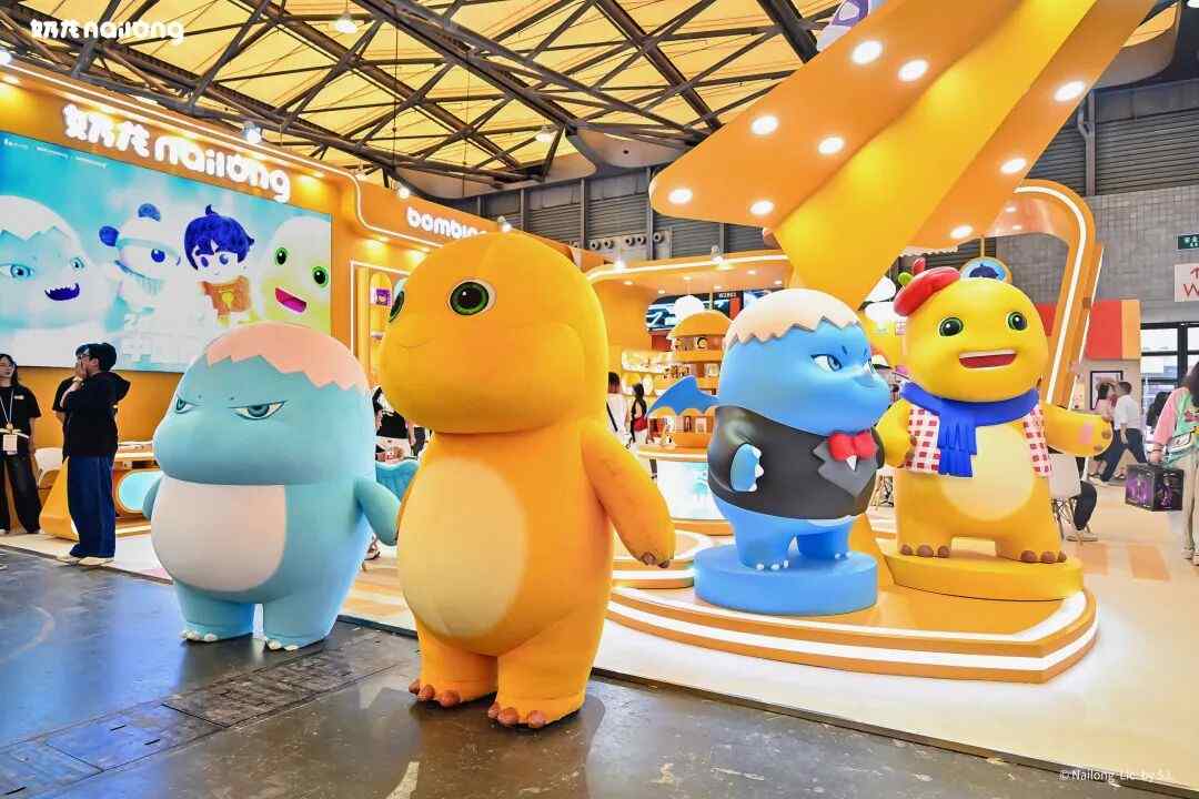 奶龙携新IP亮相CLE中国授权展，萌力全开点亮上海(图1)