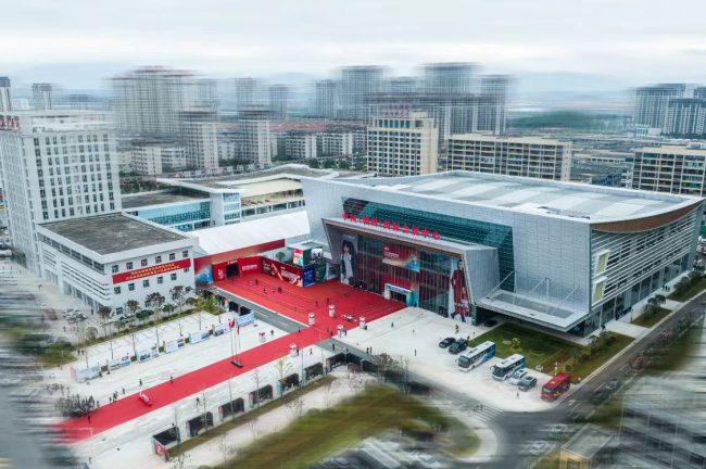 GTG2025｜时尚红飘带 女装新势力(图2)