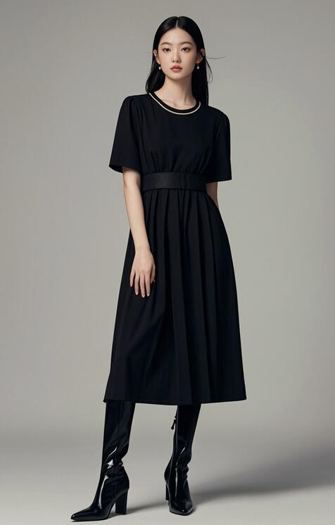 纯黑连衣裙搭配【图文】(图1)