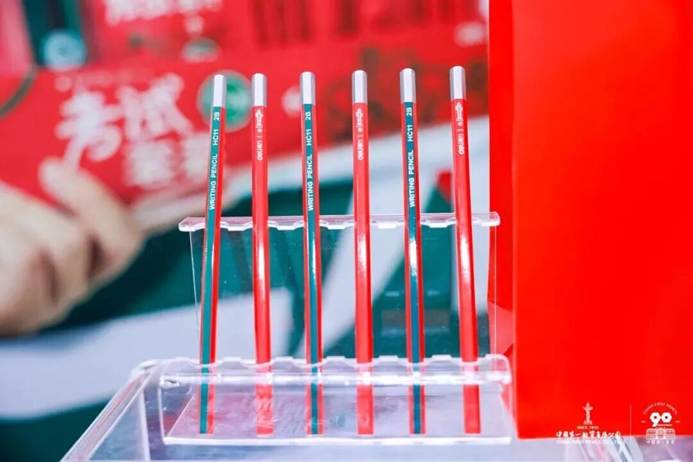 跨界融合，笔绘新篇：中华铅笔闪耀2025CLE授权展(图16)