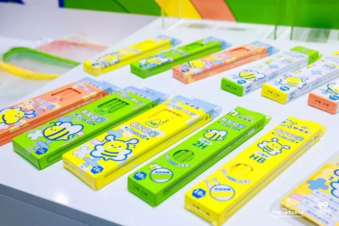 跨界融合，笔绘新篇：中华铅笔闪耀2025CLE授权展(图18)