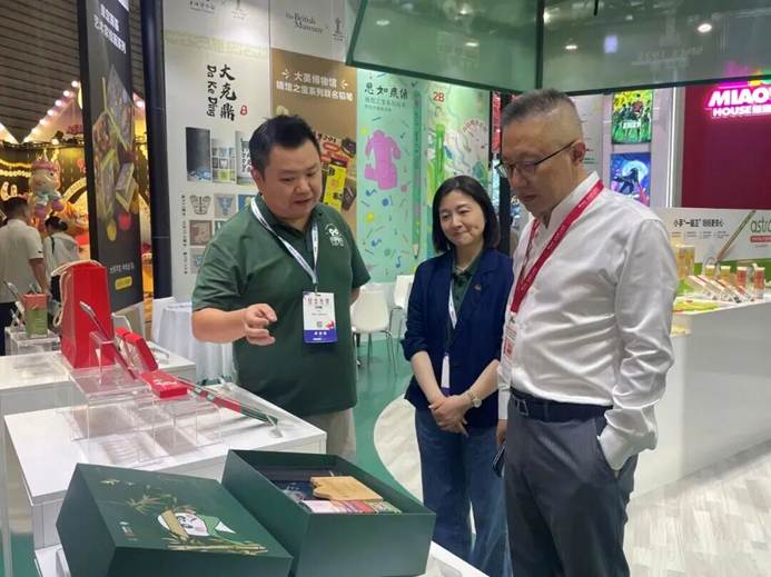 跨界融合，笔绘新篇：中华铅笔闪耀2025CLE授权展(图22)