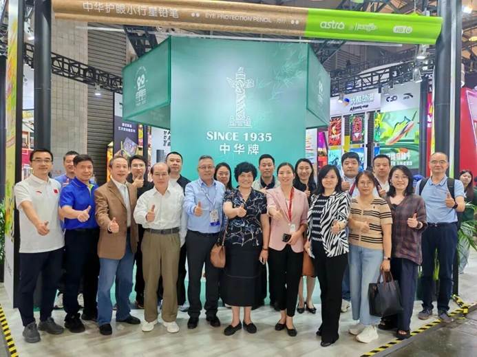 跨界融合，笔绘新篇：中华铅笔闪耀2025CLE授权展(图28)