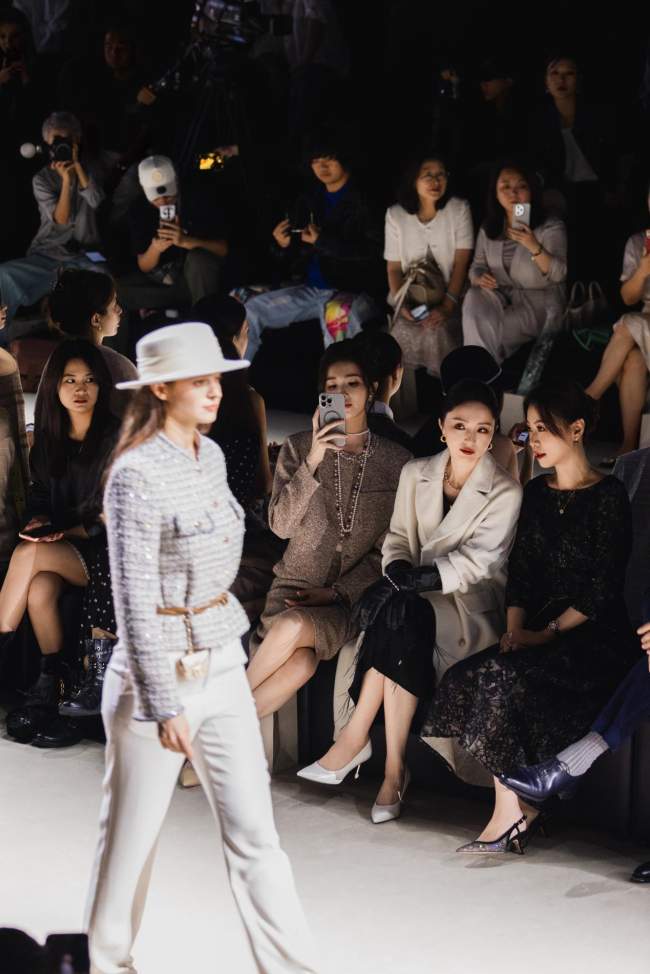 时光织我：独立女性之美与经典传承-美派服饰网(图7)