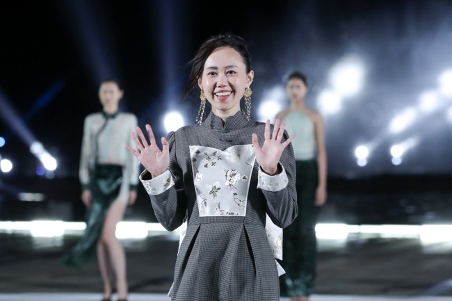 苏州湾融合传统与现代诠释当代时尚趋势-美派服饰网(图3)