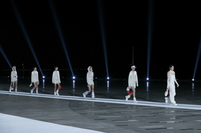 苏州湾融合传统与现代诠释当代时尚趋势-美派服饰网(图6)