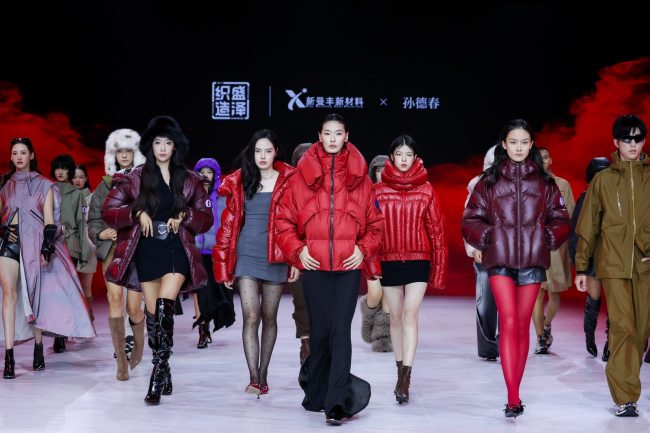 科技创新与环保趋势引领运动户外时尚未来-美派服饰网(图2)