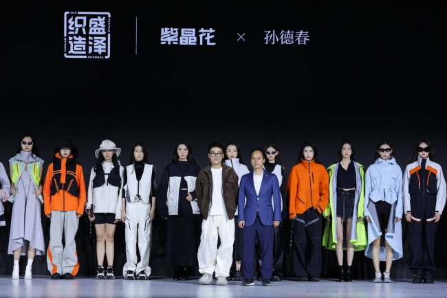 创新户外风格撒野：紫晶花解构自然与服饰的共生美学-美派服饰网(图3)