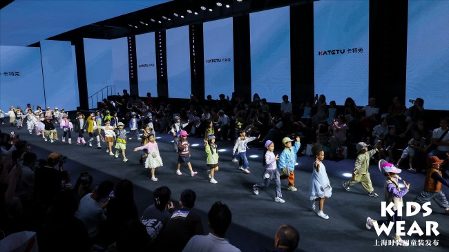 科技赋能健康儿童鞋 全龄系列诠释足部成长之道-美派服饰网(图1)