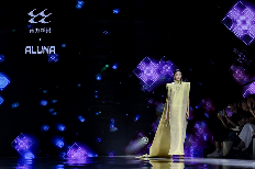 “南方丝巢×吕越” 时装发布会惊艳亮相中国国际时装周