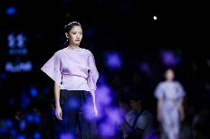 “南方丝巢×吕越” 时装发布会惊艳亮相中国国际时装周