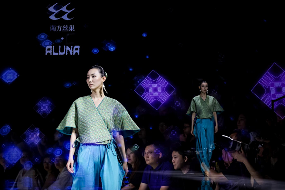 “南方丝巢×吕越” 时装发布会惊艳亮相中国国际时装周