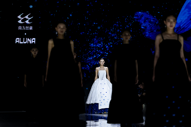 “南方丝巢×吕越” 时装发布会惊艳亮相中国国际时装周