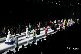 “南方丝巢×吕越” 时装发布会惊艳亮相中国国际时装周