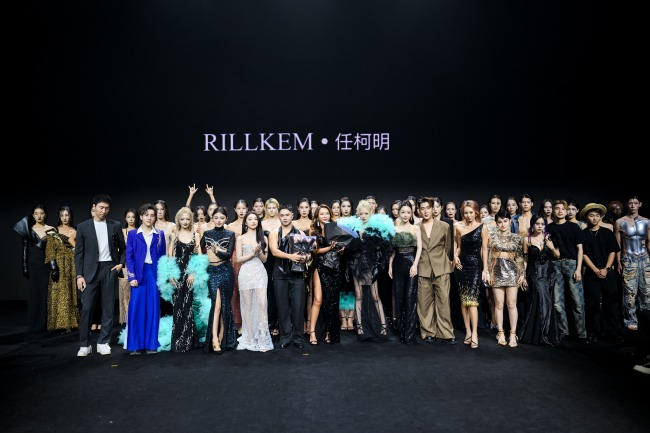 故障深渊掀时尚革命，东西方美学碰撞新生-美派服饰网